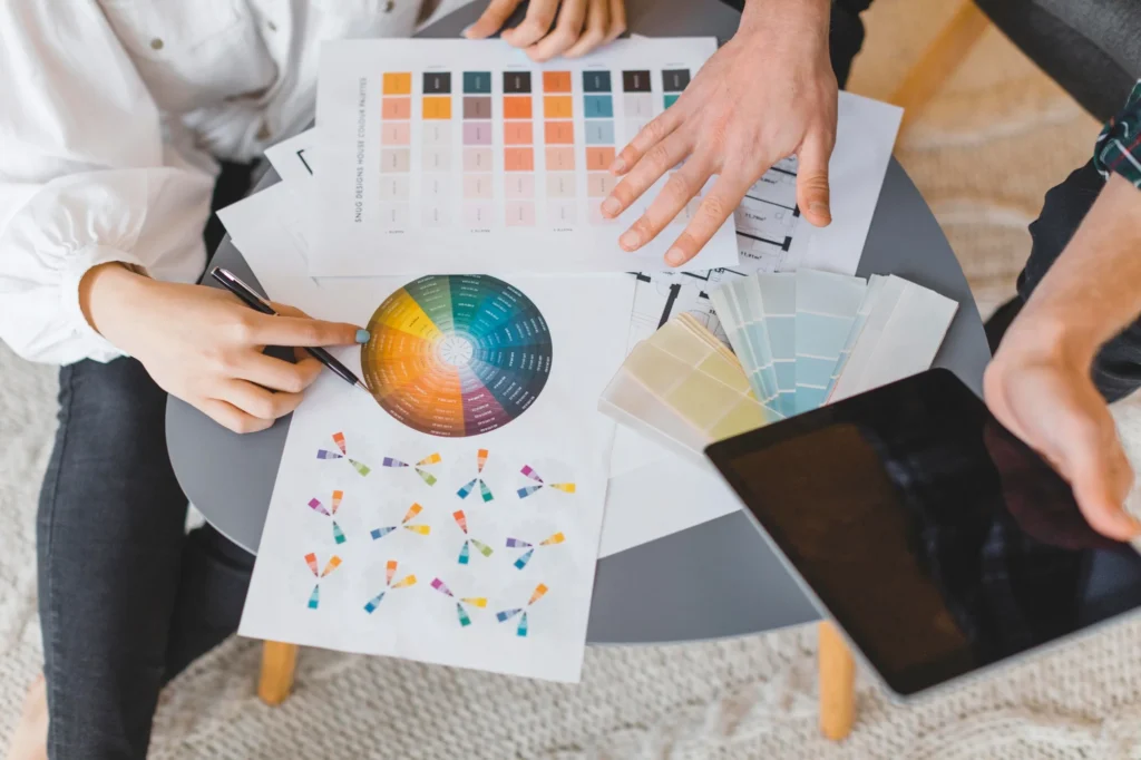 کدام رنگ باعث فروش بیشتر می‌شود؟ روانشناسی رنگ‌ها در چاپ تبلیغات